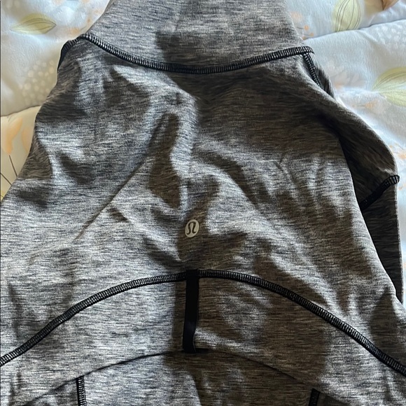 Gray Bomber Jacket with Fitted Design and High Collar - Picture 4 of 4